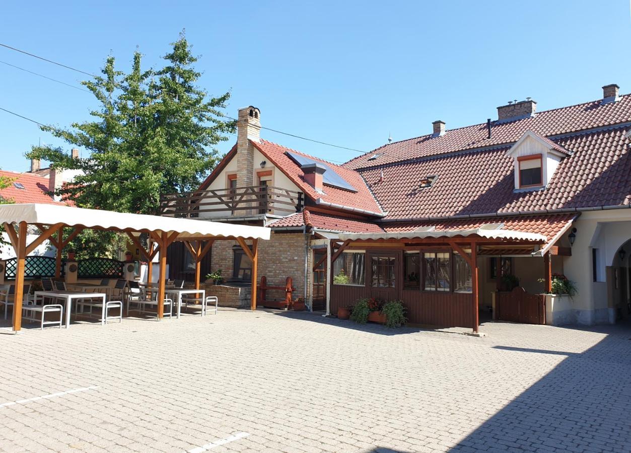 Nadasdi Haz Szekszárd エクステリア 写真